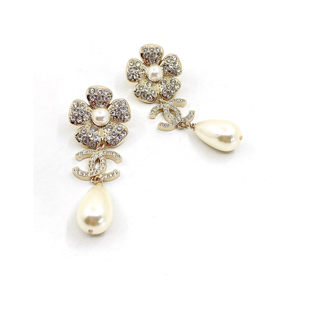 18K  Chanel Pearl Flowers Earrings