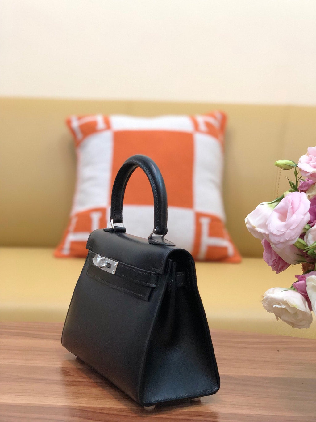 HERMES KELLY MINI 20 BAG IN BLACK SMOOTH CALFSKIN WITH SILVER HARDWARE