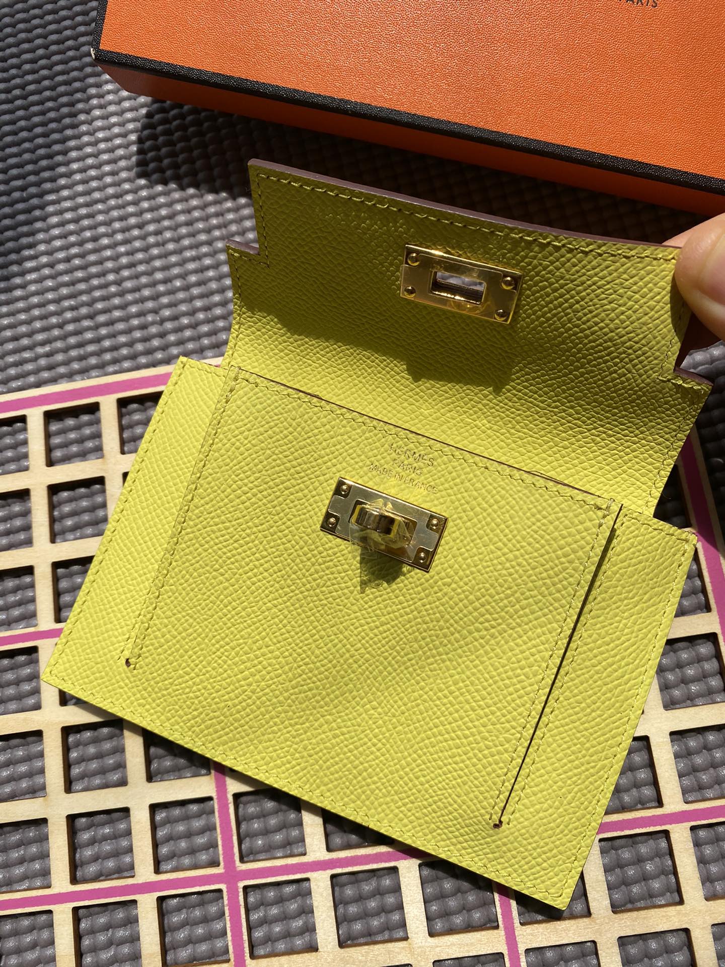 HERMES Kelly Pocket 13.5 Lime Epsom Ghw