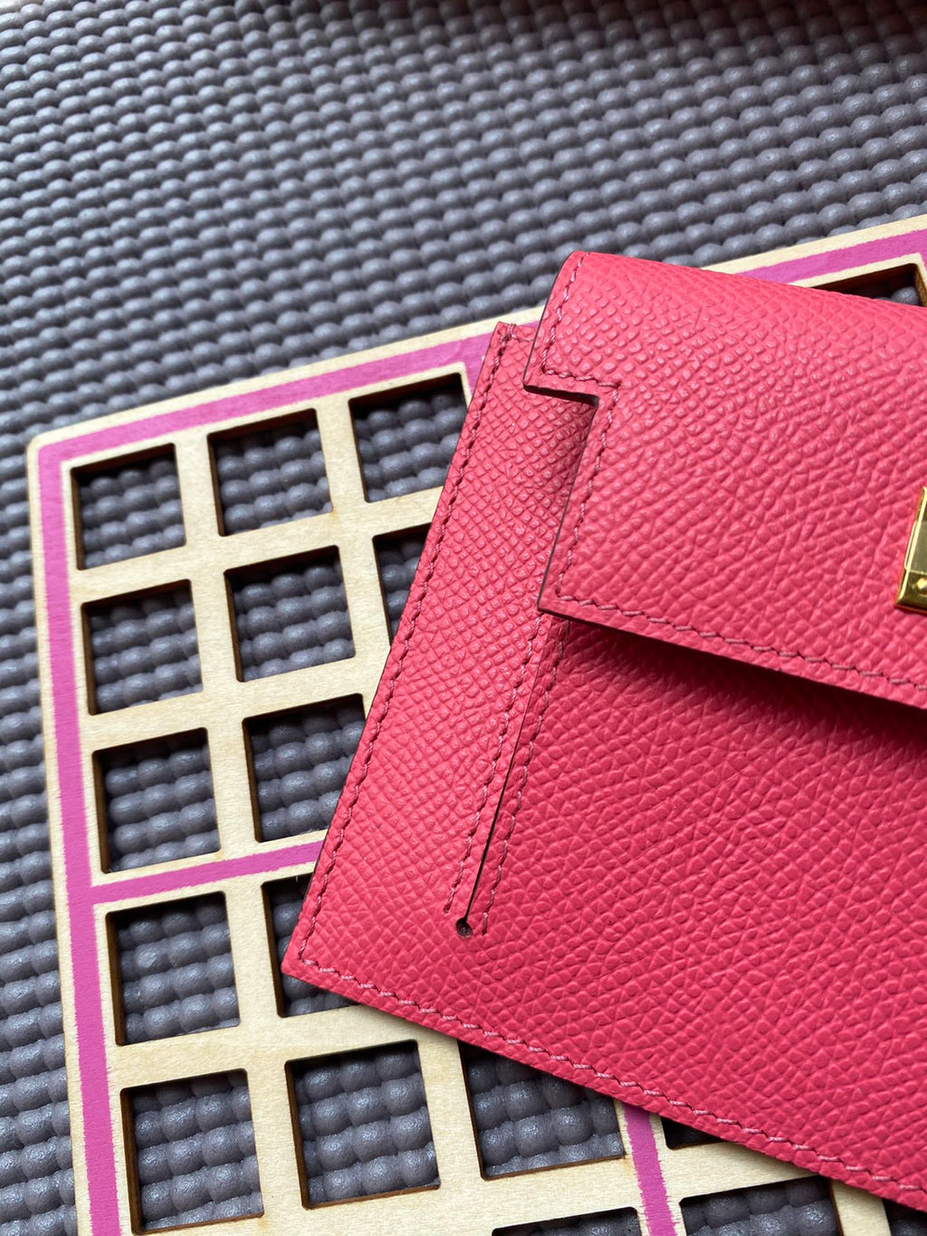 HERMES Kelly Pocket 13.5 Dark Pink Epsom Ghw