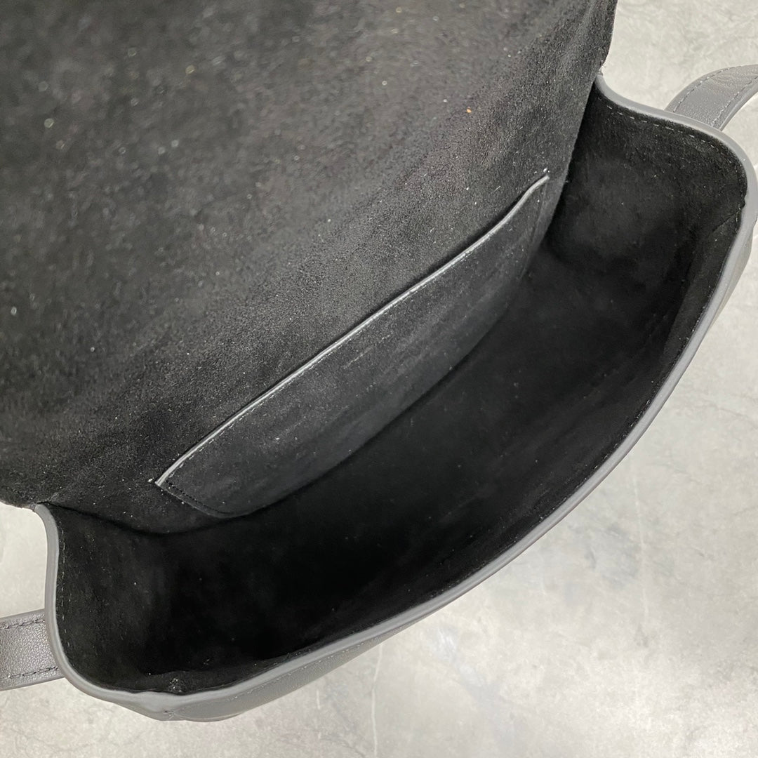 CELINE FOLCO CUIR TRIOMPHE 18 IN BLACK CALFSKIN