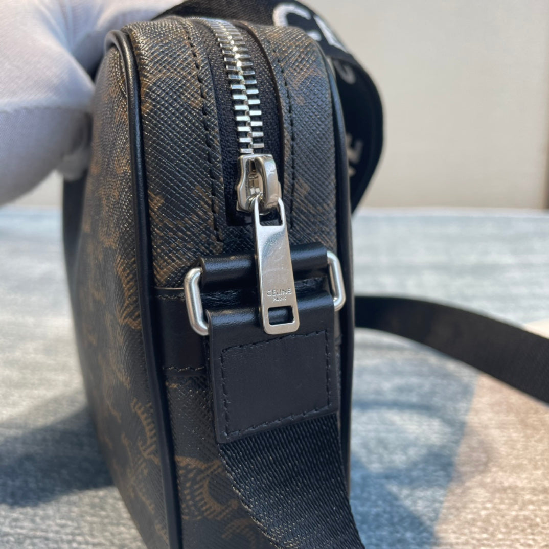 CELINE MEDIUM MESSENGER BAG 23 IN BLACK TRIOMPHE CANVAS