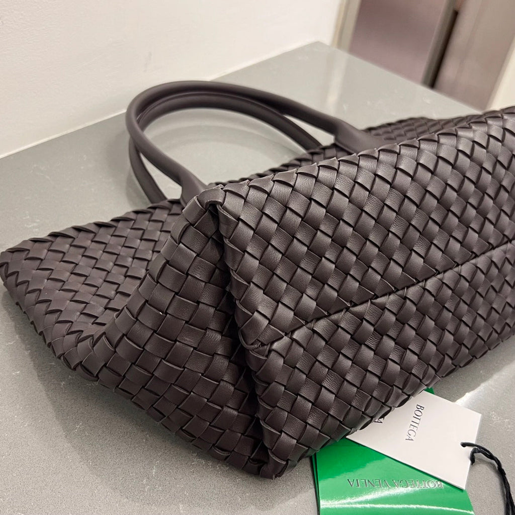 BOTTEGA VENETA SMALL CABAT 32 IN HICKORY BROWN LAMBSKIN