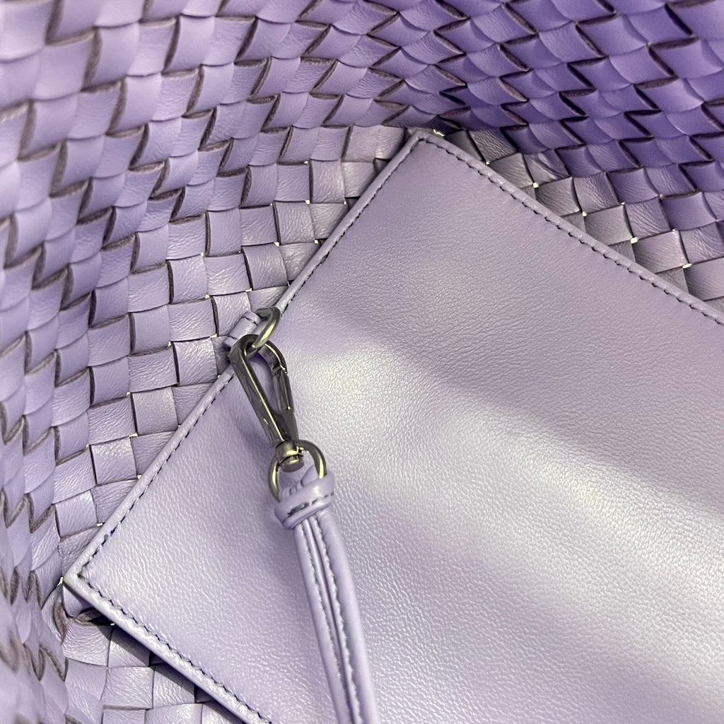 BOTTEGA VENETA SMALL CABAT 32 IN PERIWINKLE PURPLE LAMBSKIN