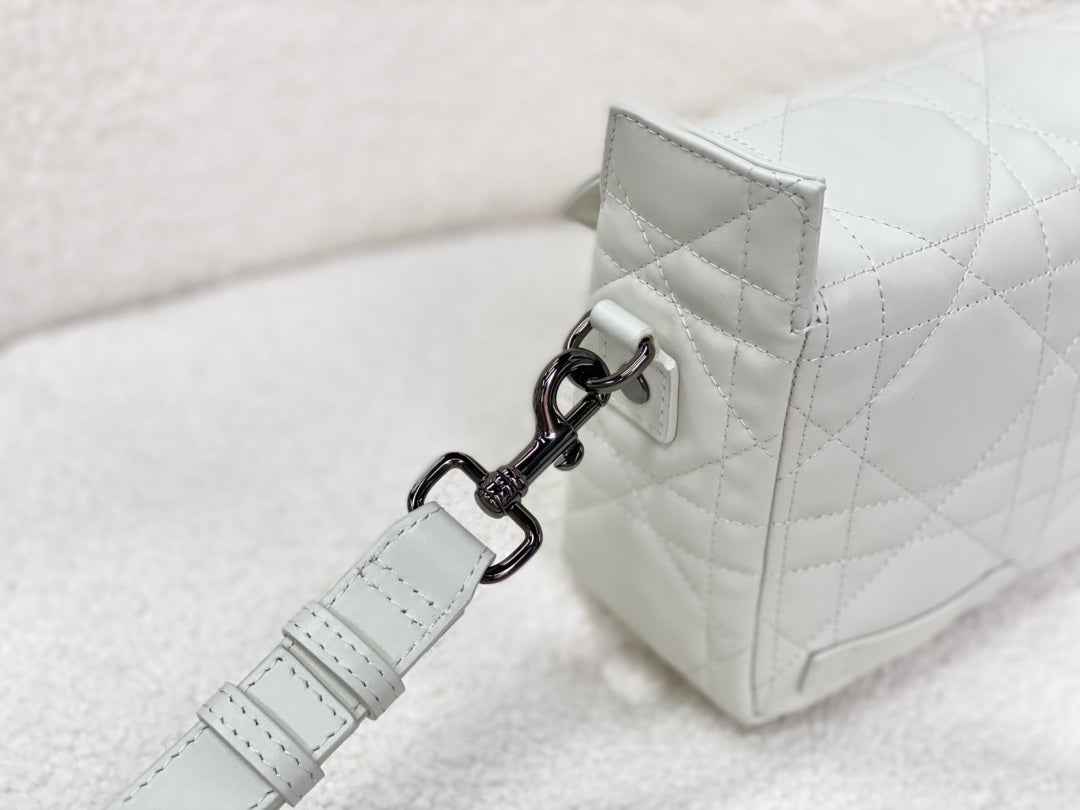DIOR SMALL CAMP BAG 23 IN WHITE CALFSKIN