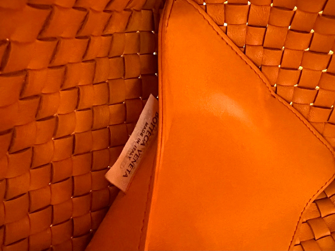 BOTTEGA VENETA SMALL CABAT 32 IN UT ORANGE LAMBSKIN