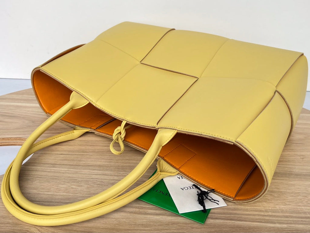 BOTTEGA VENETA ARCO TOTE 36 IN CHENIN YELLOW CALFSKIN