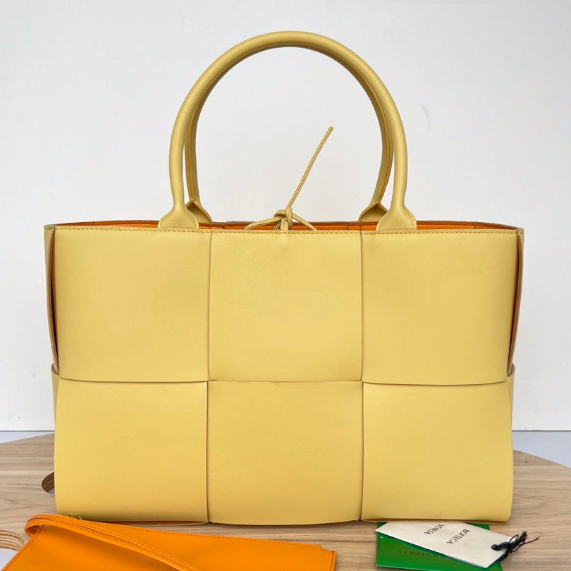 BOTTEGA VENETA ARCO TOTE 36 IN CHENIN YELLOW CALFSKIN