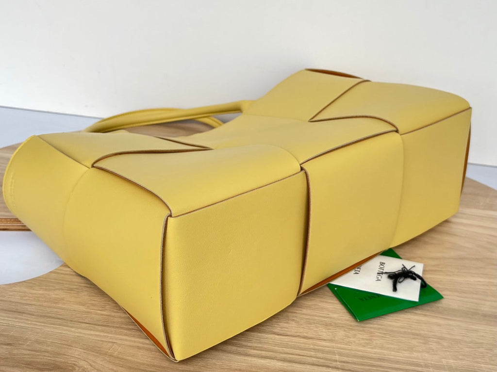BOTTEGA VENETA ARCO TOTE 36 IN CHENIN YELLOW CALFSKIN