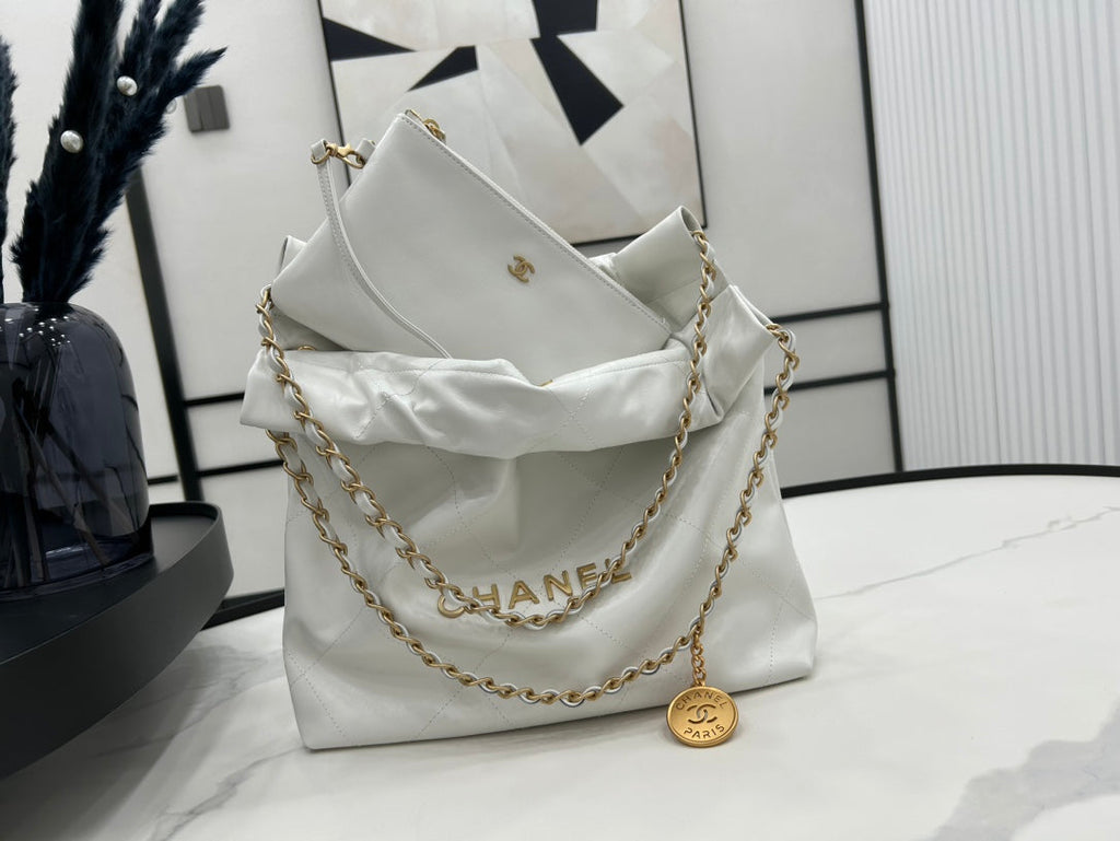 CHANEL MEDIUM 37 HANDBAG IN WHITE CALFSKIN GOLD HARDWARE