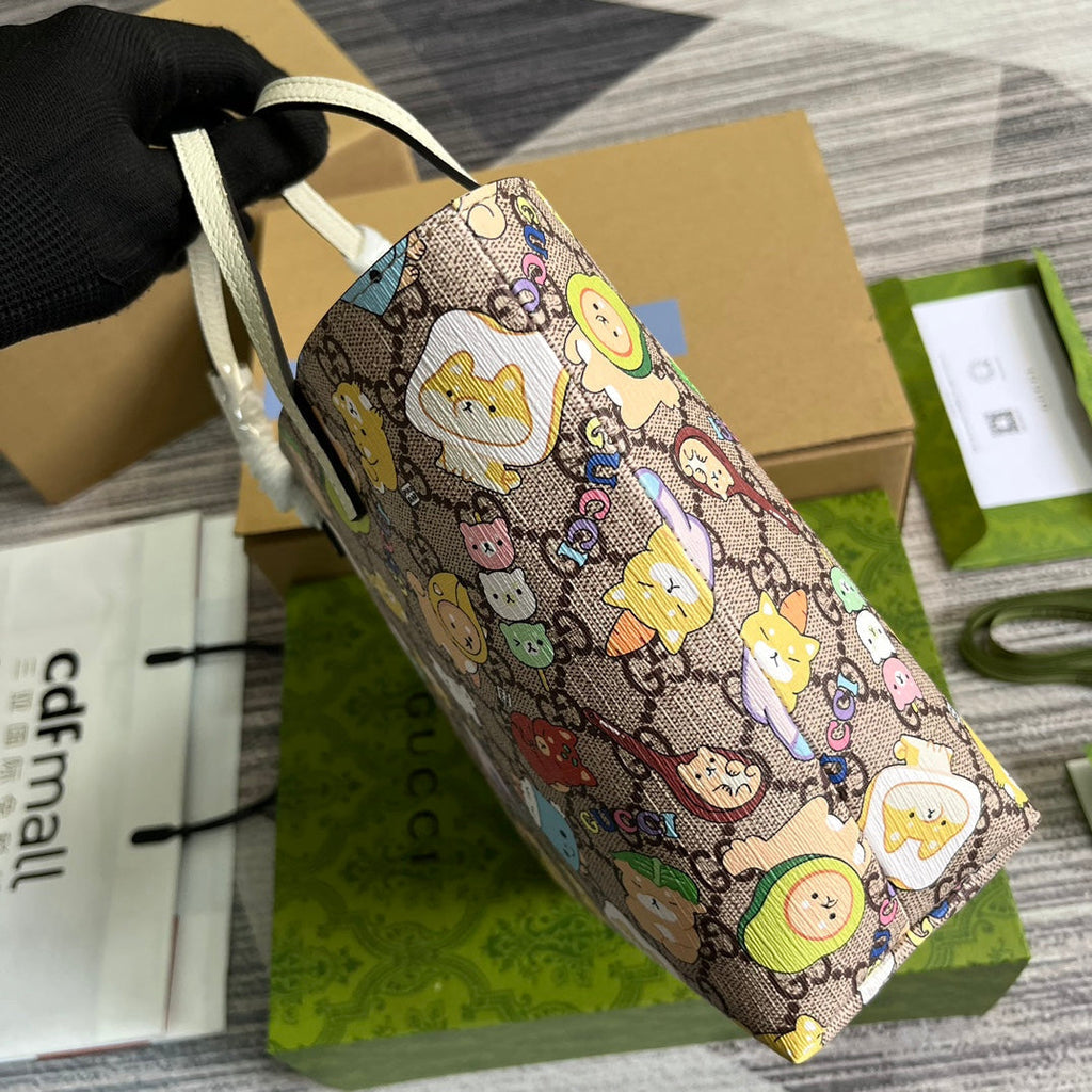 GUCCI SMALL 21 ANIMAL PRINTED TOTE IN BEIGE CANVAS