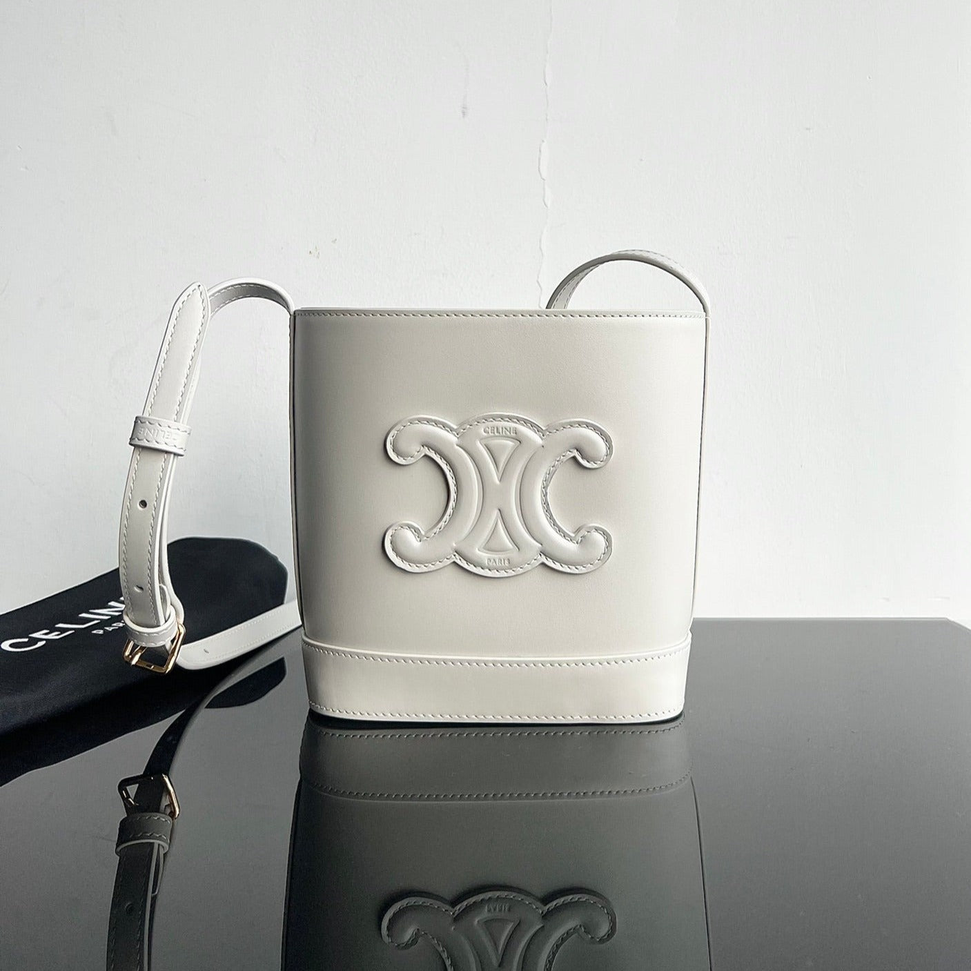 CELINE CUIR TRIPHOME 19 WHITE SMOOTH CALFSKIN BUCKET BAG