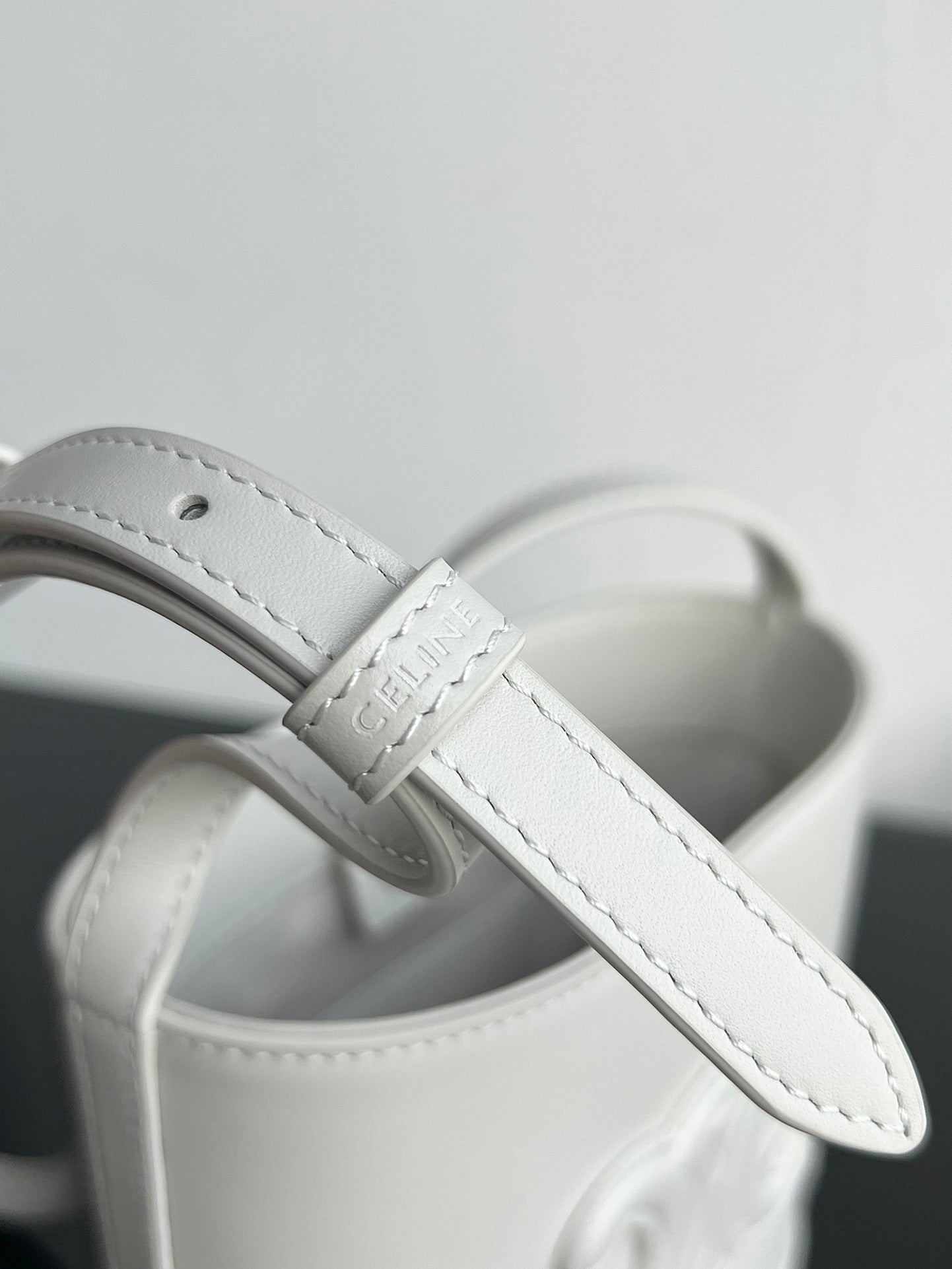 CELINE CUIR TRIPHOME 19 WHITE SMOOTH CALFSKIN BUCKET BAG
