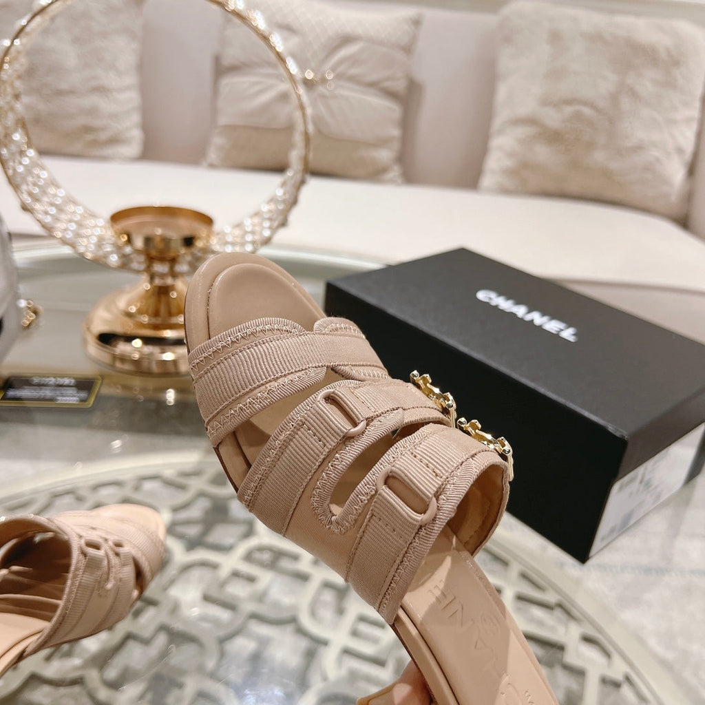CHANEL Double C  Xiaoxiang Chain Fabric Head Chunky High Heel Cream Lambskin