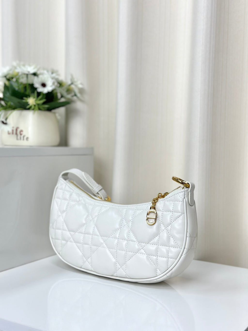 DIOR CD LOUNGE 26 BAG IN WHITE LAMBSKIN