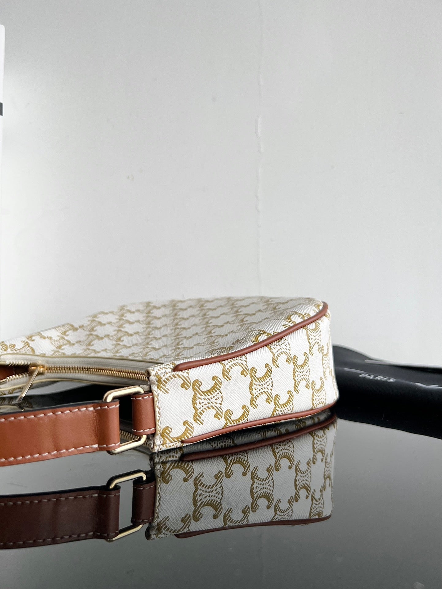 CELINE TRIOMPHE 23 COWHIDE WHITE CARO
