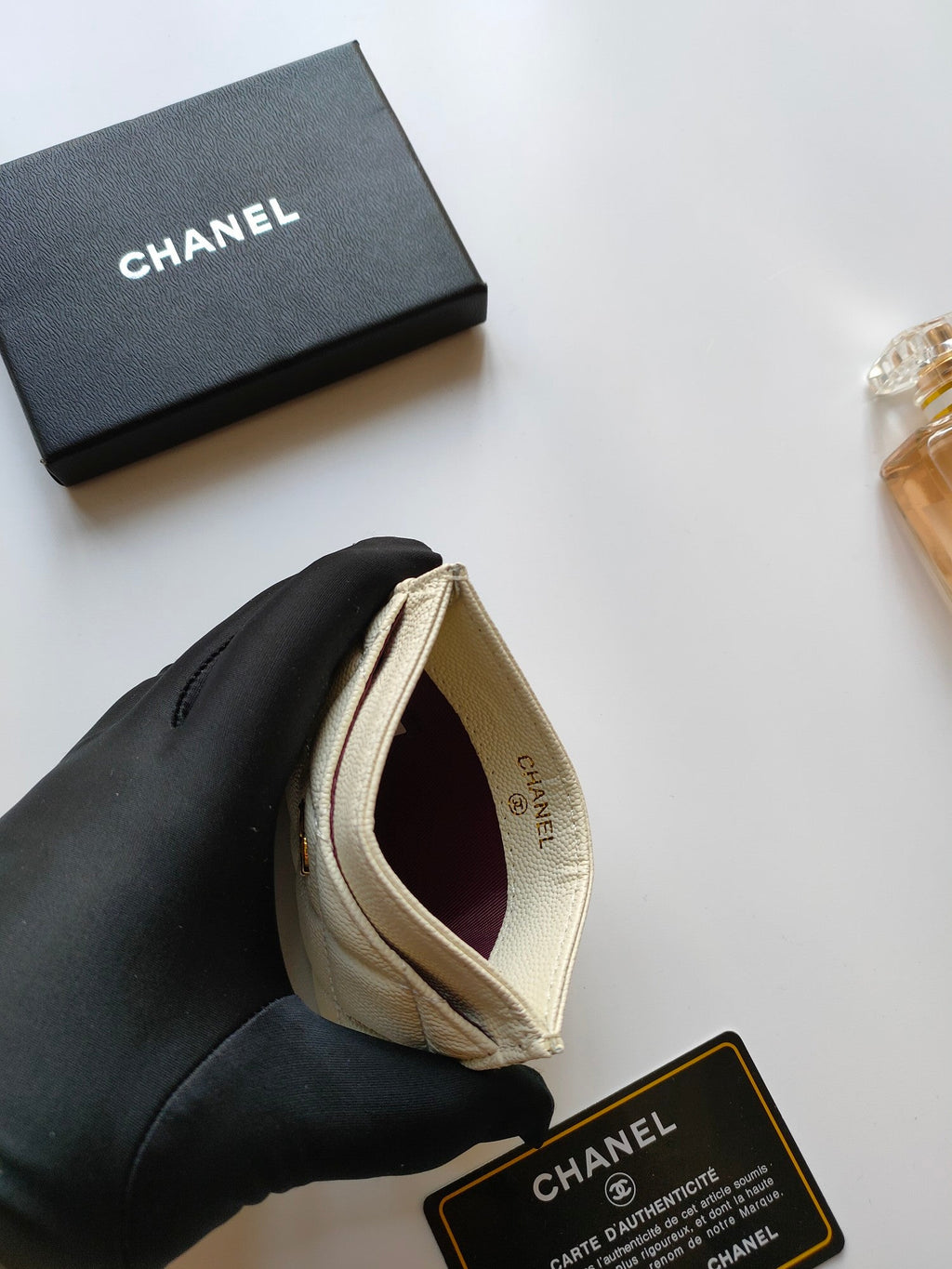 CHANEL CARD HOLDER 11.2 CREAM GRAINED CALFSKIN GOLD ICON