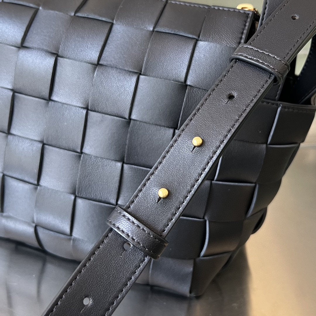 BOTTEGA VENETA SMALL 22 CASSETTE IN BLACK LAMBSKIN