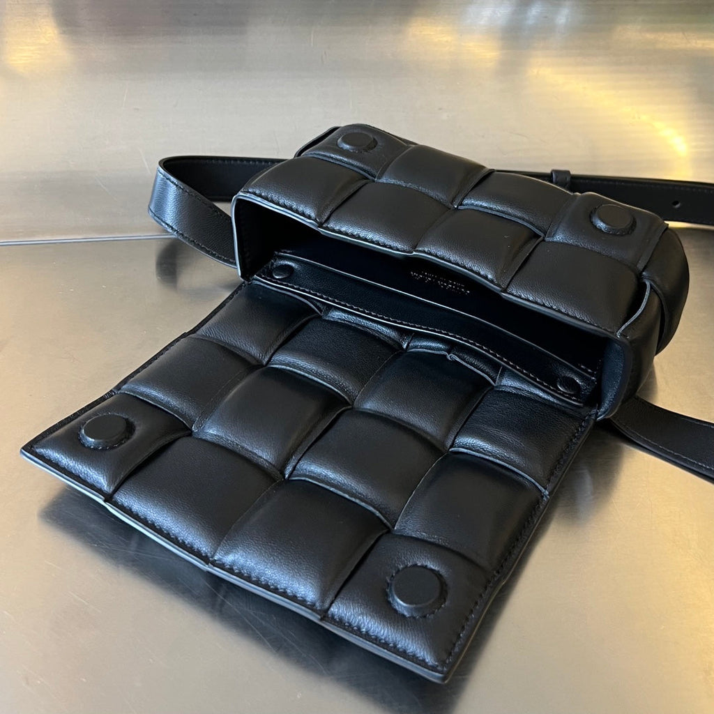 BOTTEGA VENETA MINI CASSETTE 18 IN BLACK LAMBSKIN