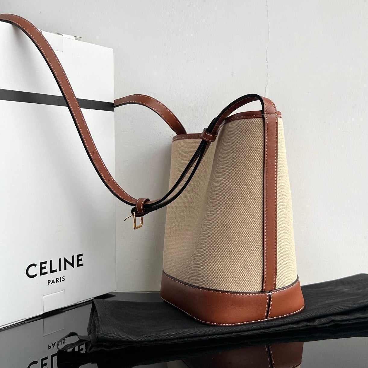 CELINE BUCKET CUIR TRIOMPHE 24 BEIGE BROWN CALFSKIN