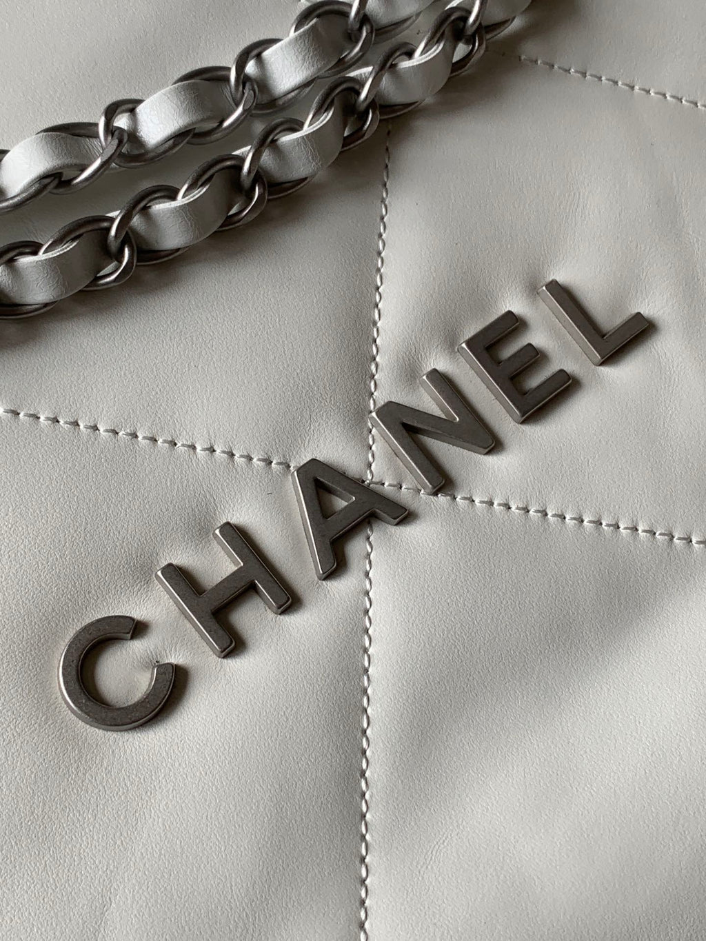 CHANEL MEDIUM 37 HANDBAG IN WHITE SHINY CALFSKIN SILVER HARDWARE