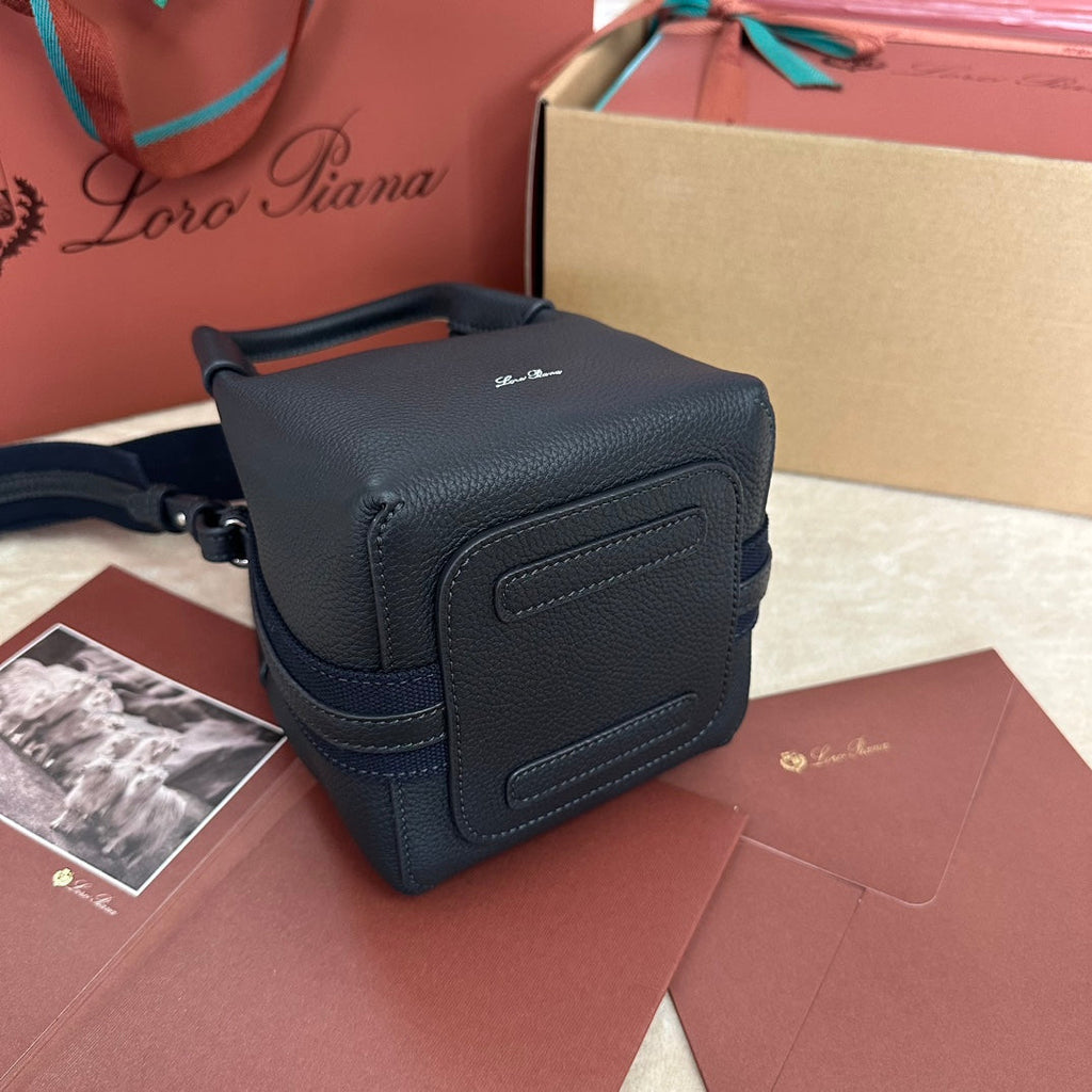 MICRO BALE BAG IN DARK BLUE CALFSKIN 226599