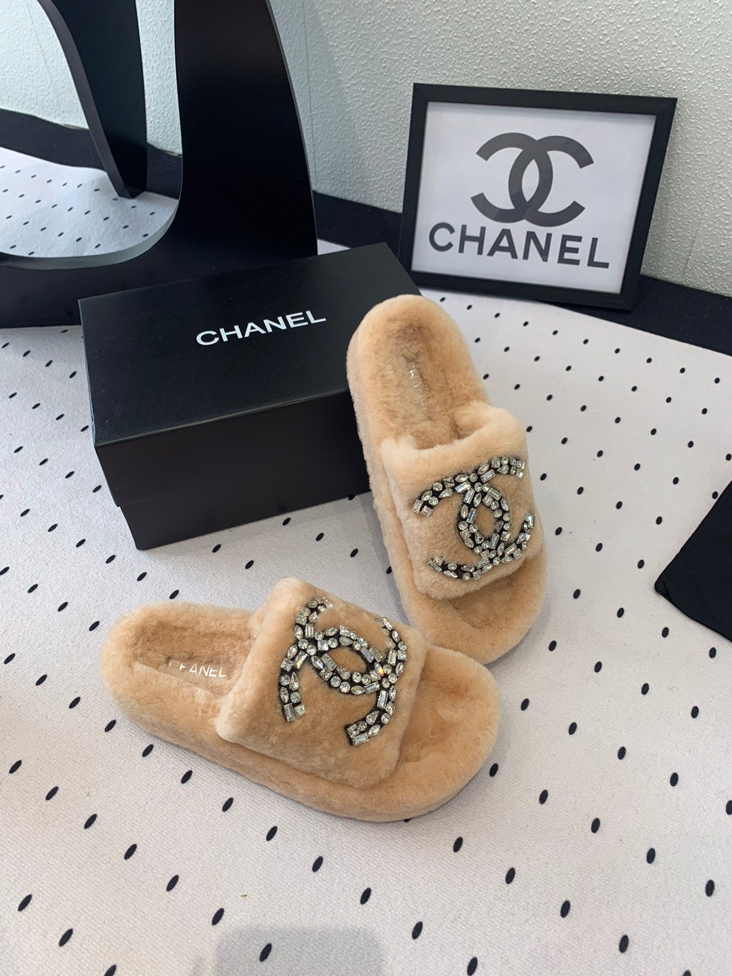 CHANEL THICK-SOLED SLIPPERS IN BRIGHT CREAM SHEEP WOOL