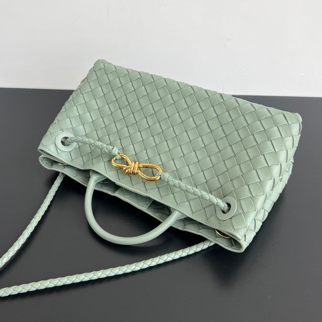 BOTTEGA VENETA SMALL ANDIAMO 29 IN CEDALON GREEN LAMBSKIN