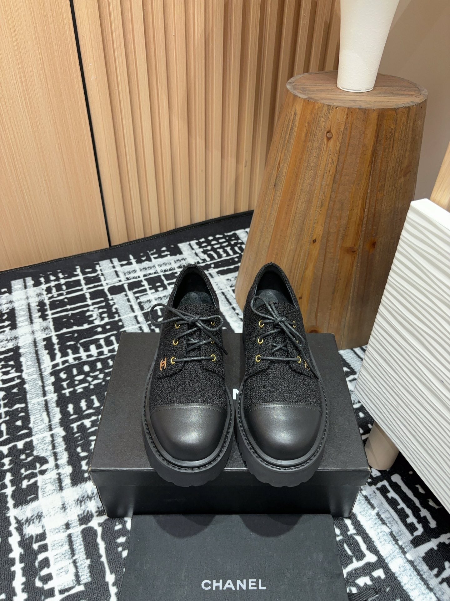 CHANEL OXFORD SHOES IN BLACK TWEED AND CALFSKIN
