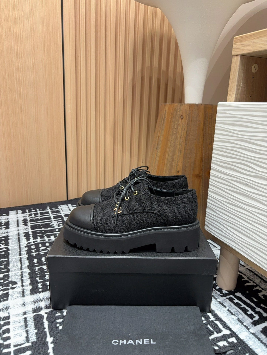CHANEL OXFORD SHOES IN BLACK TWEED AND CALFSKIN