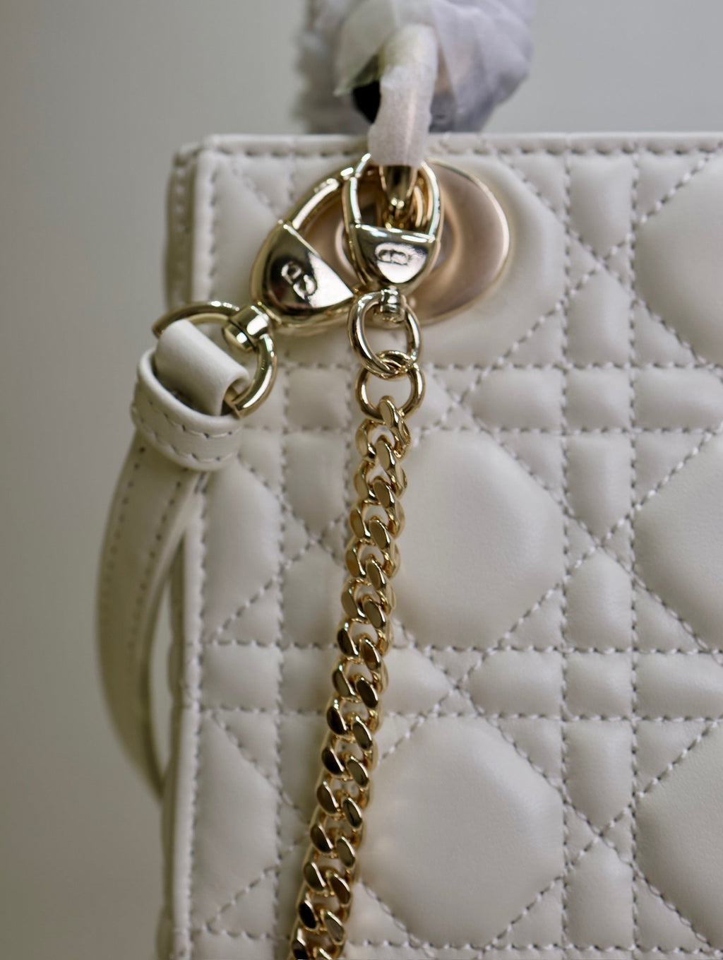 DIOR MINI LADY BAG 17 IN WHITE QUILTED MACROCANNAGE CALFSKIN BLACK STRAP