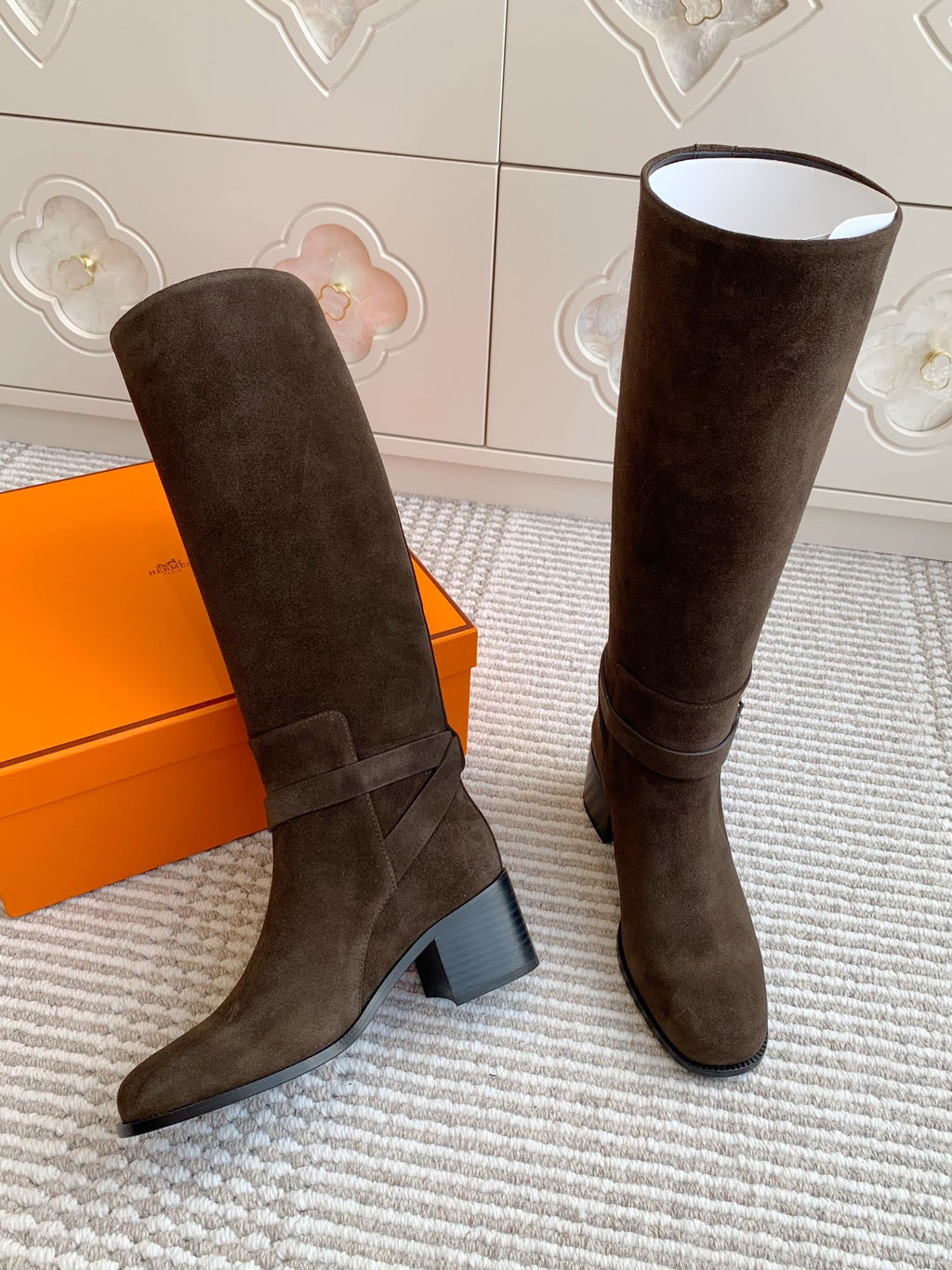 HERMES 25S TALL BOOTS 50 MM IN DARK BROWN SUEDE WITH GOLD HARDWARE