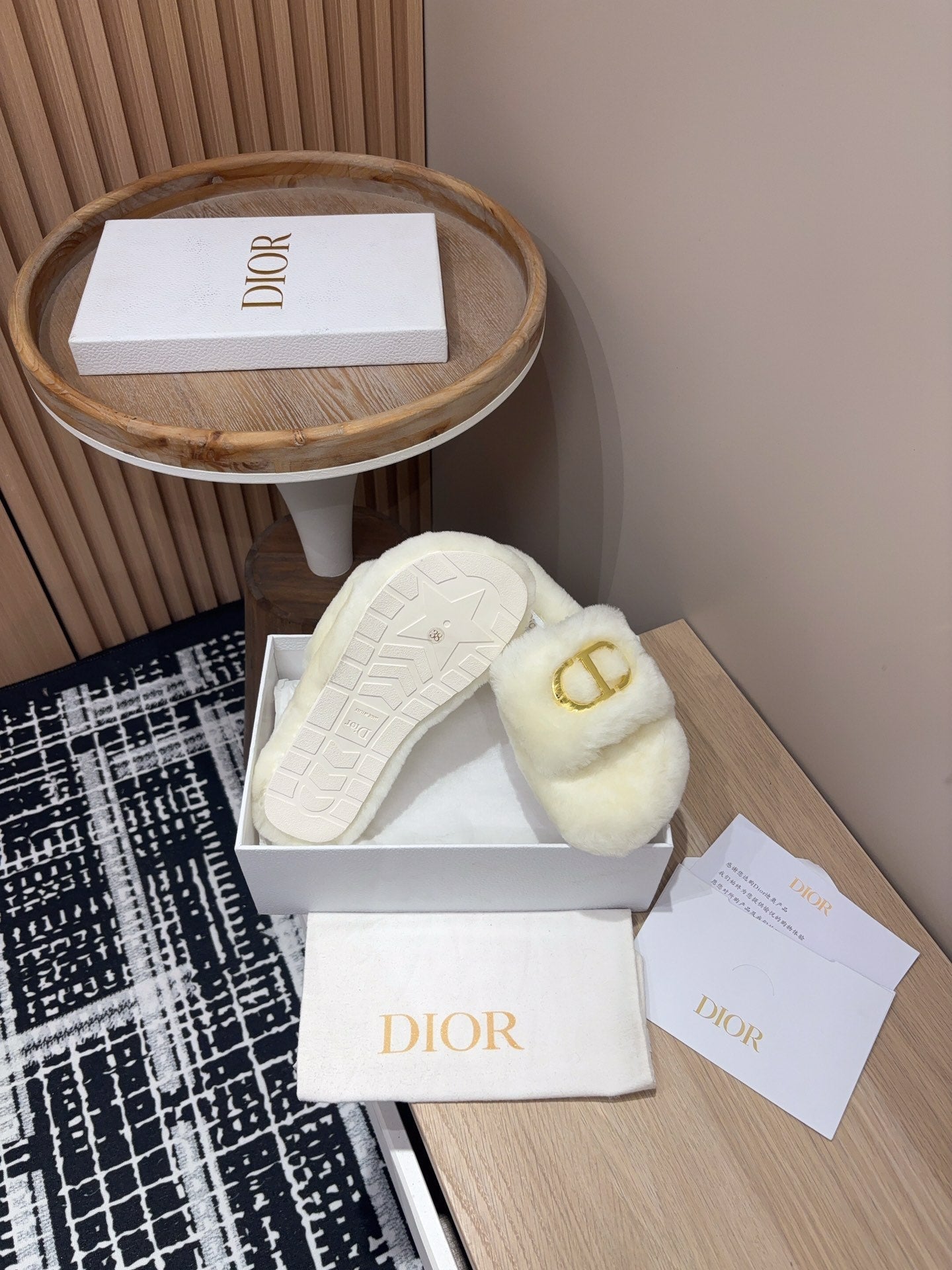 DIOR THICK-SOLE SLIPPER IN WHITE CREAM FLEECE WITH GOLD LOGO