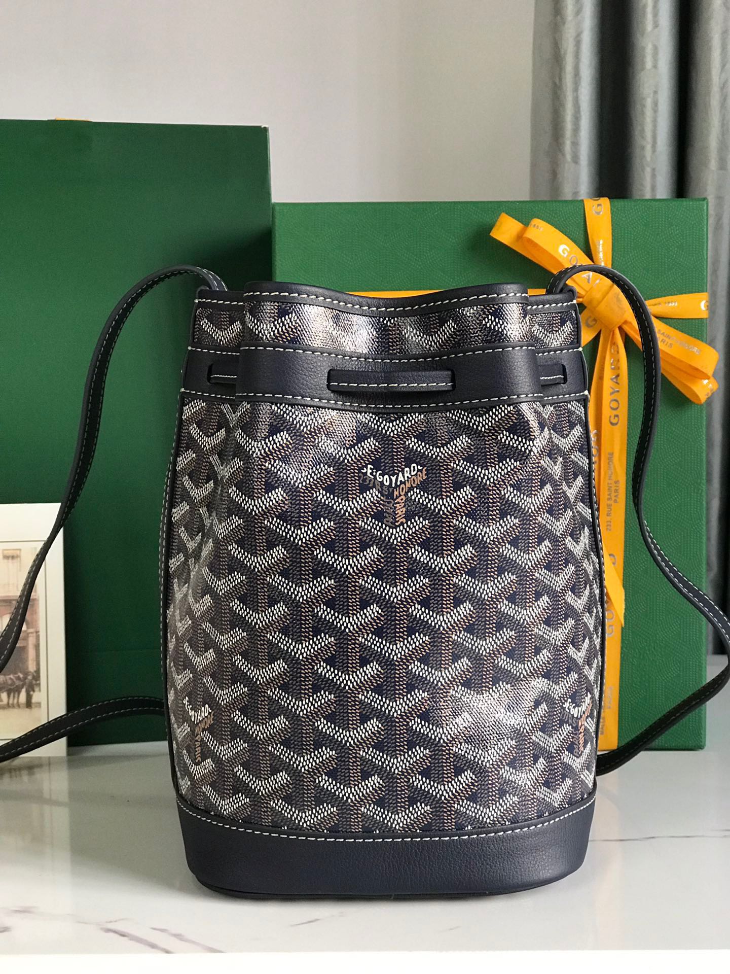 PETIT FLOT BUCKET BAG 22 IN NAVY BLUE GOYARDINE CANVAS AND LAMBSKIN TRIM