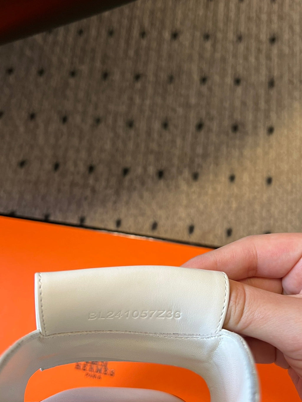 HERMES ILOT FLAT SANDAL IN WHITE CALFSKIN