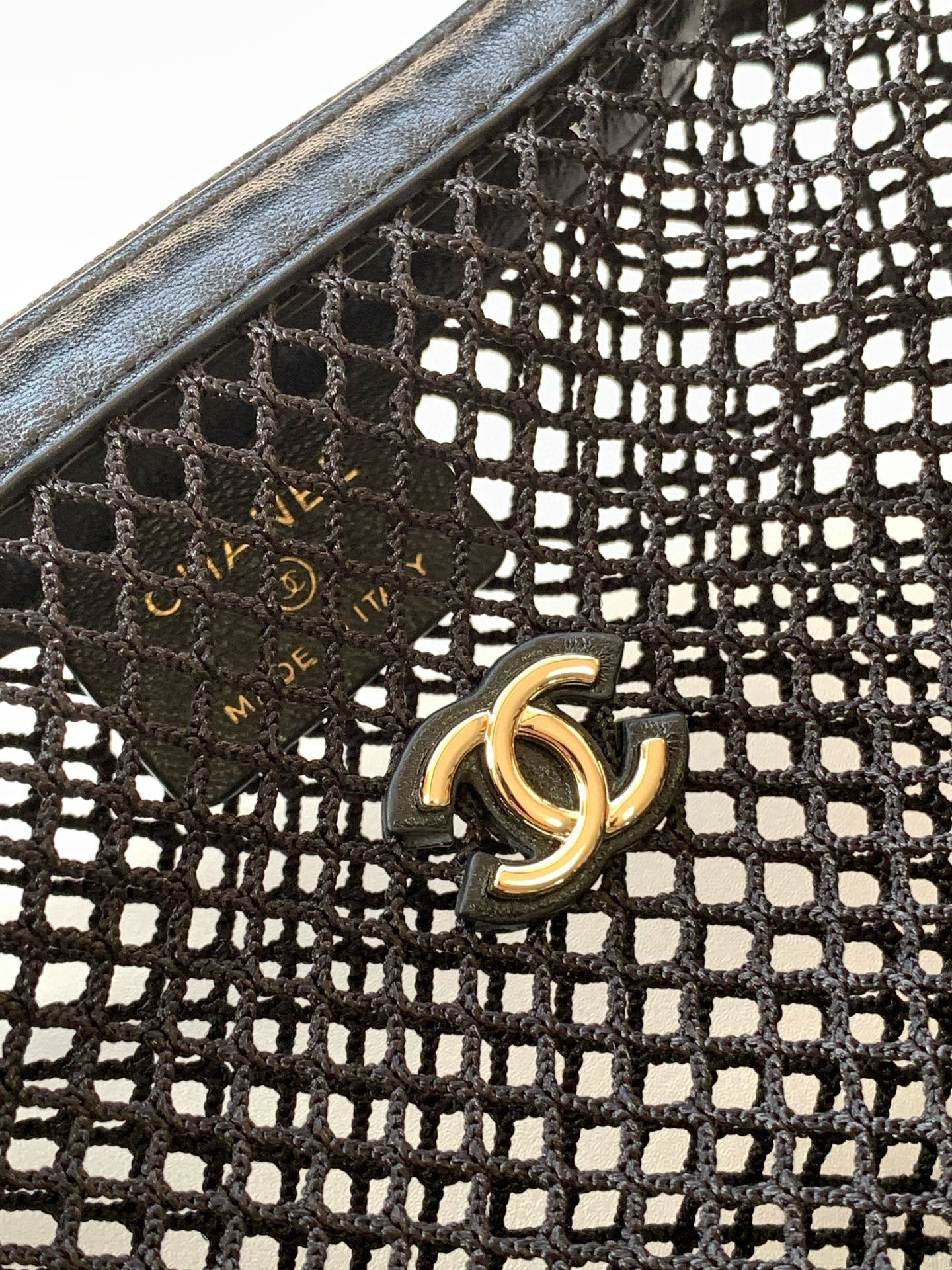 CHANEL 25S POUCH IN BLACK LAMBSKIN WITH MESH GOLD HARDWARE