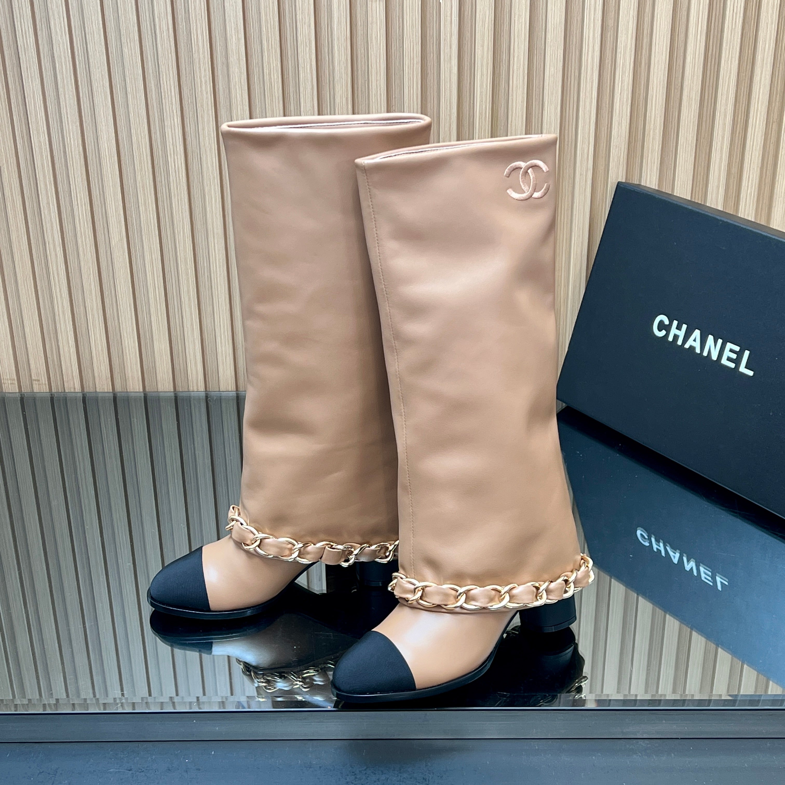CHANEL 25S KNEE-HIGH HEELED BOOTS 65MM IN BEIGE CALFSKIN GOLD HARDWARE