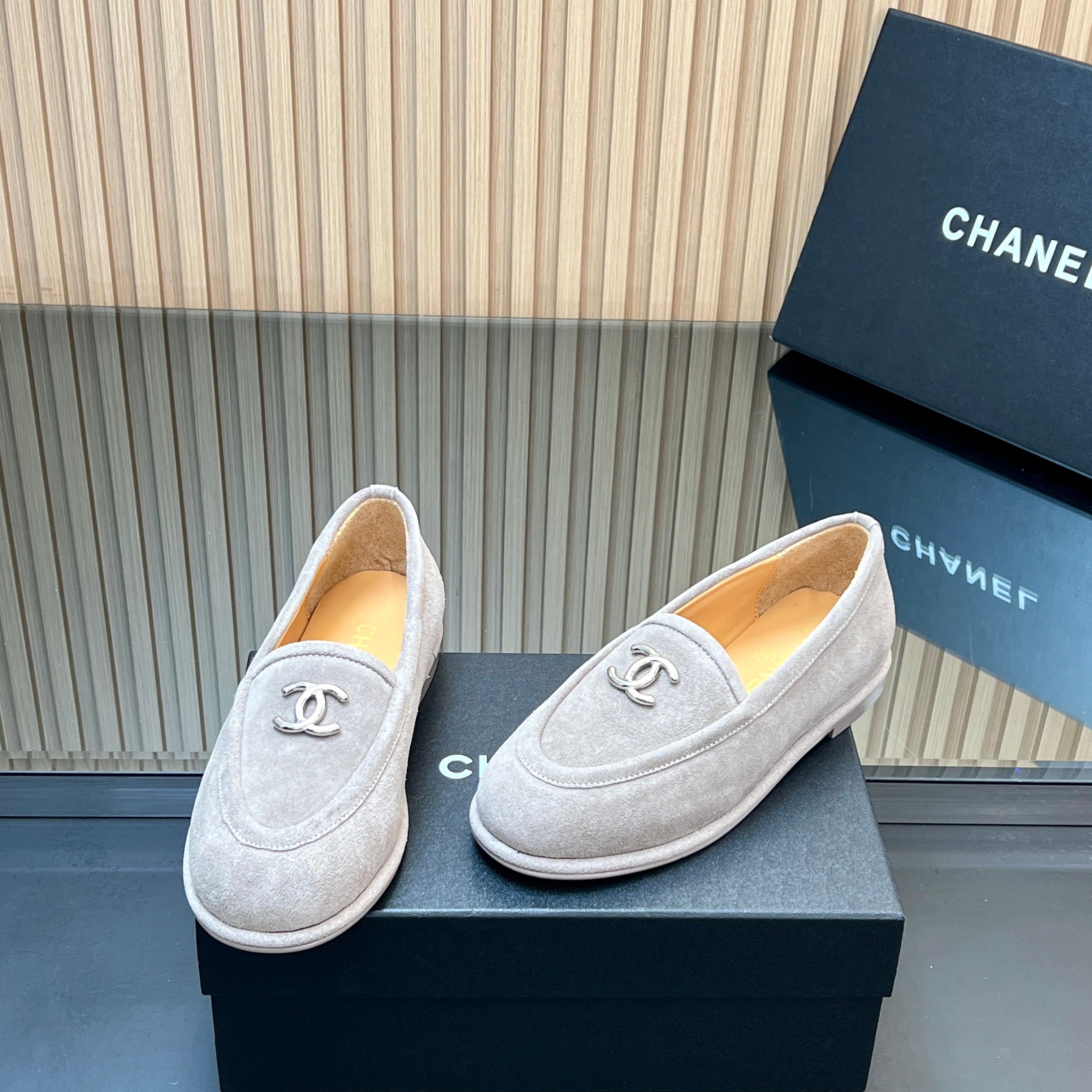 CHANEL 25S TEDDY LOAFER 15MM IN LIGHT GRAY SUEDE SILVER HARDWARE