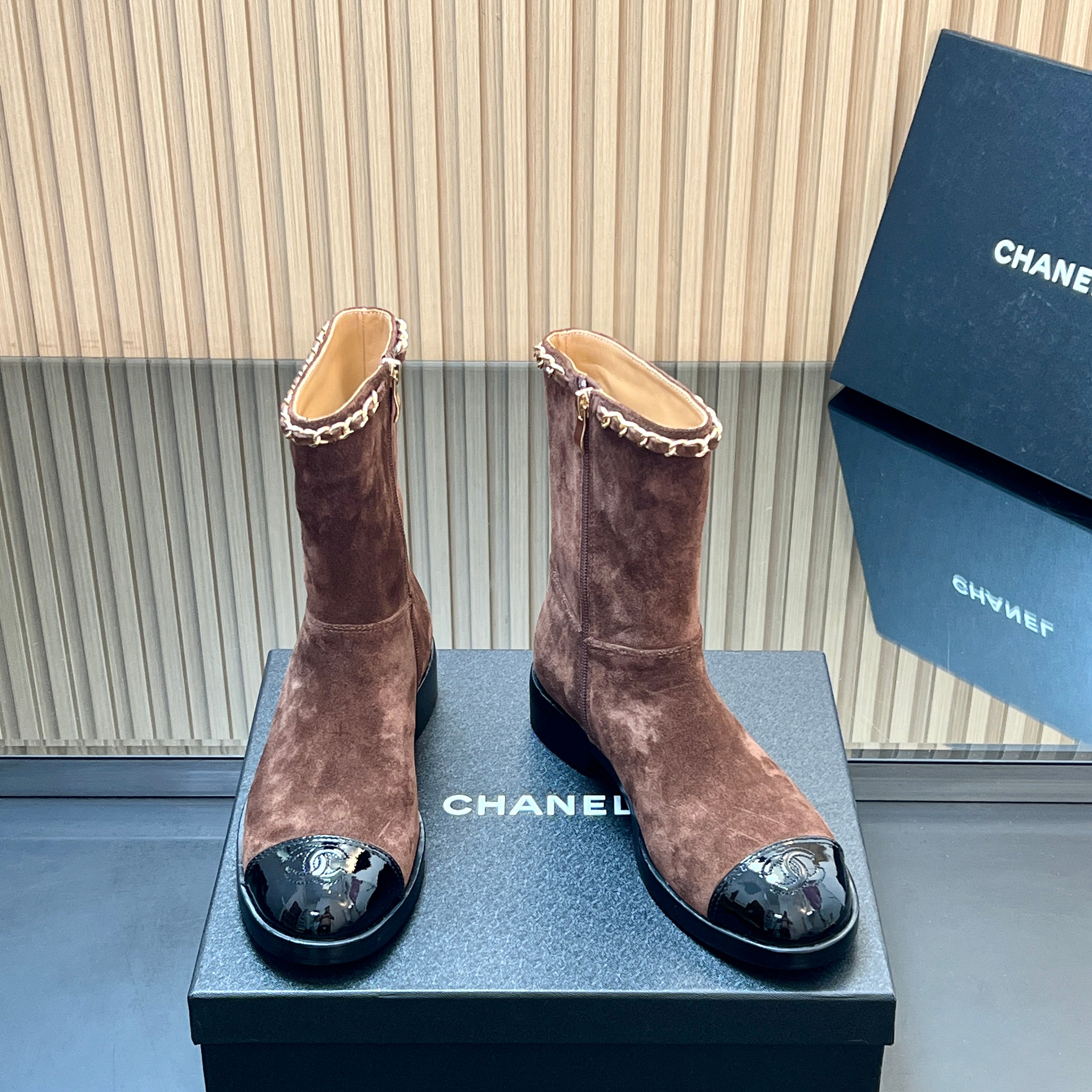CHANEL 25S SHORT BOOTS WITH CHAIN IN DARK BROWN SUEDE