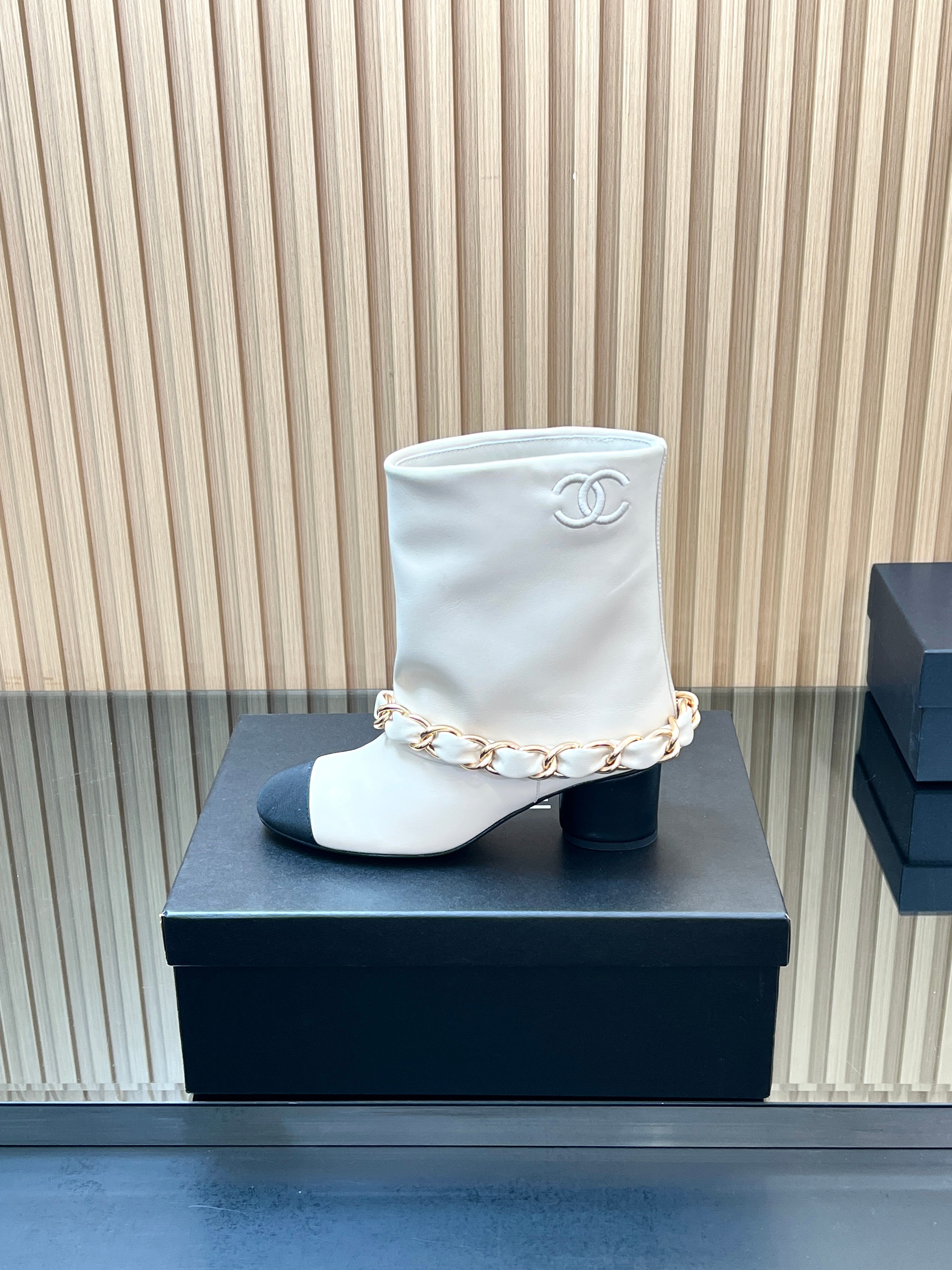 CHANEL 25S LOW BOOTS 65MM IN WHITE CALFSKIN GOLD HARDWARE