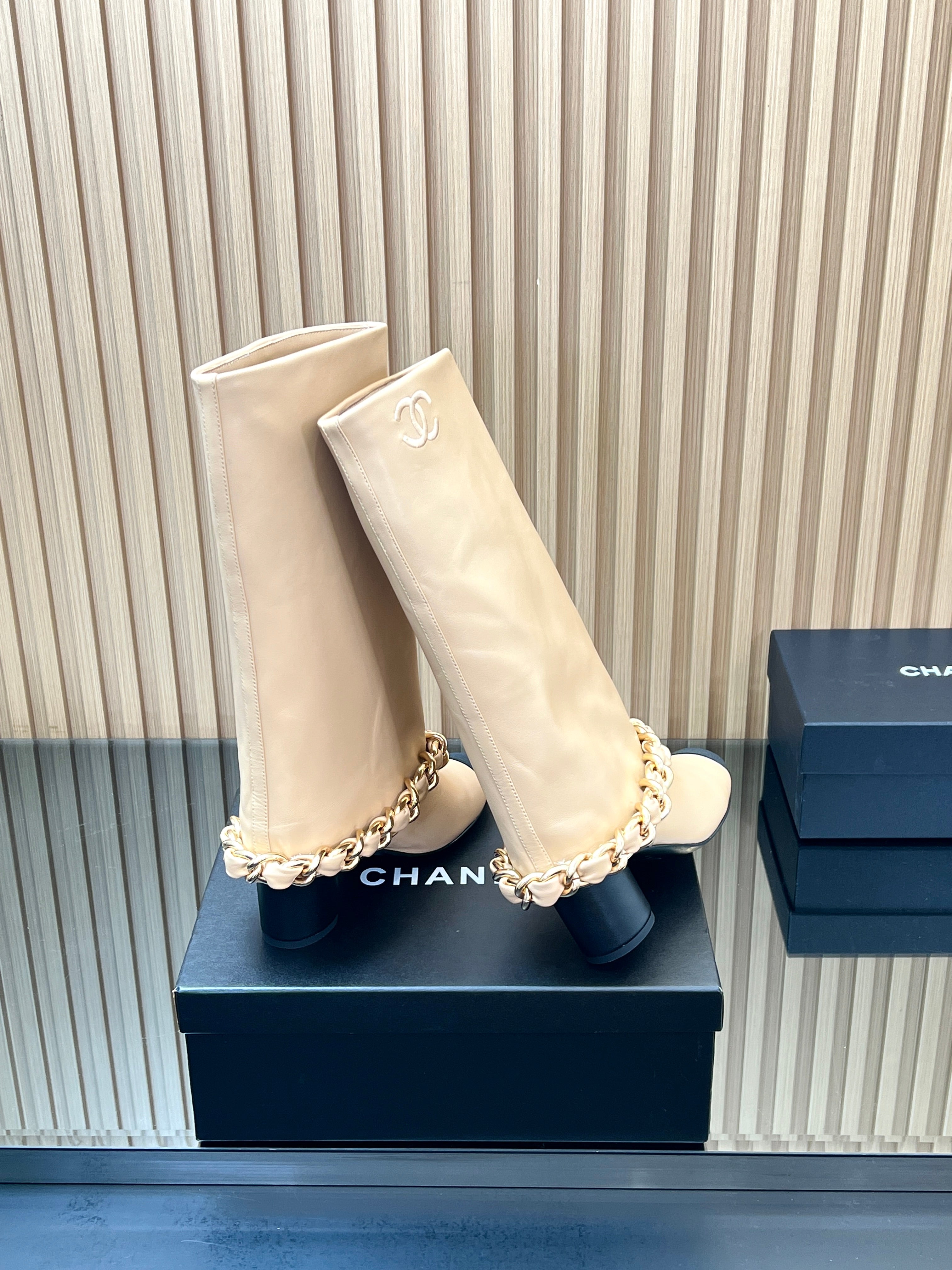 CHANEL 25S HIGH BOOTS 65MM IN BEIGE CALFSKIN GOLD HARDWRE