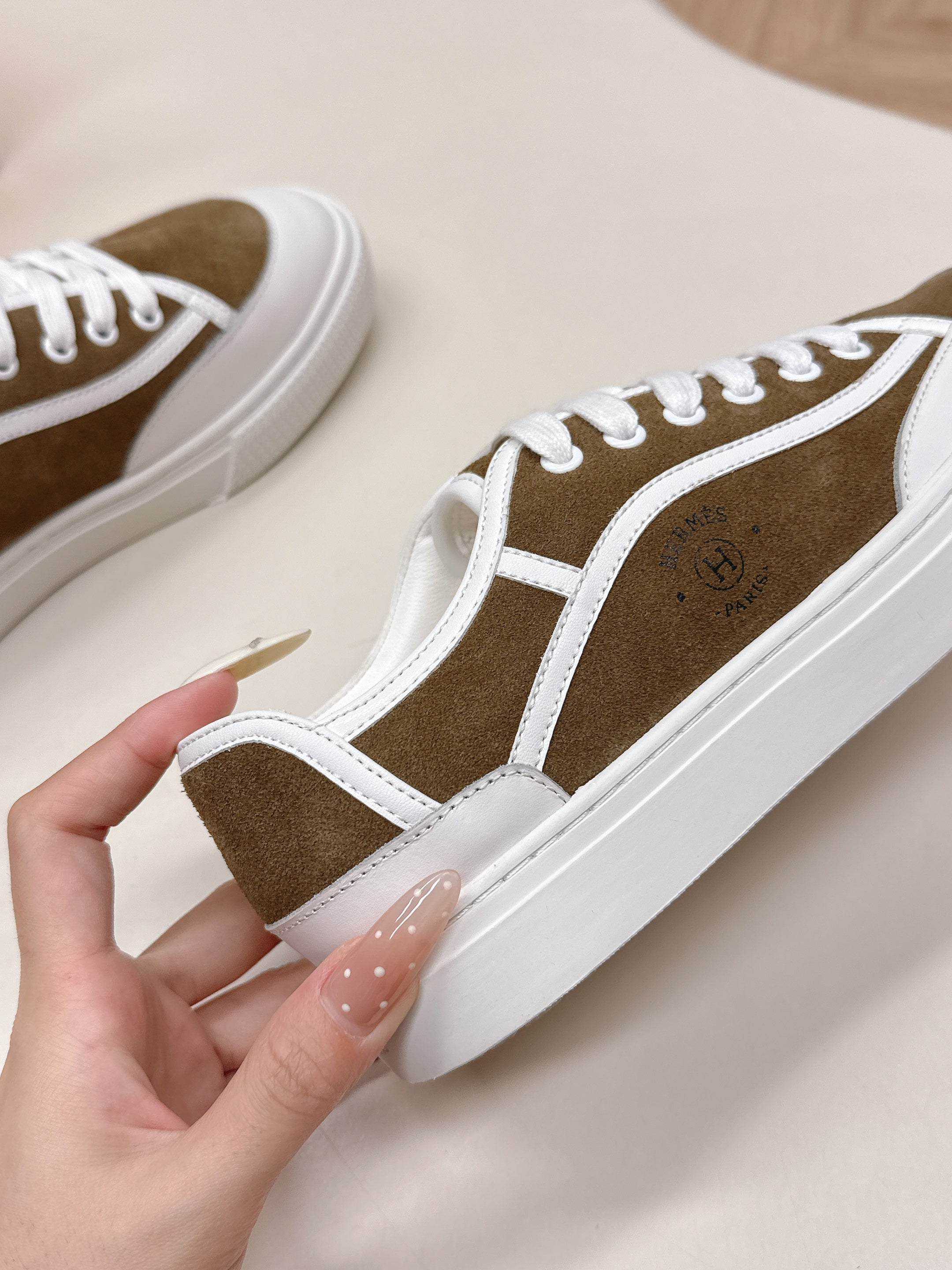 HERMES 25S SNEAKER LOW SPORTS IN BROWN SUEDE MIX WHITE LAMBSKIN