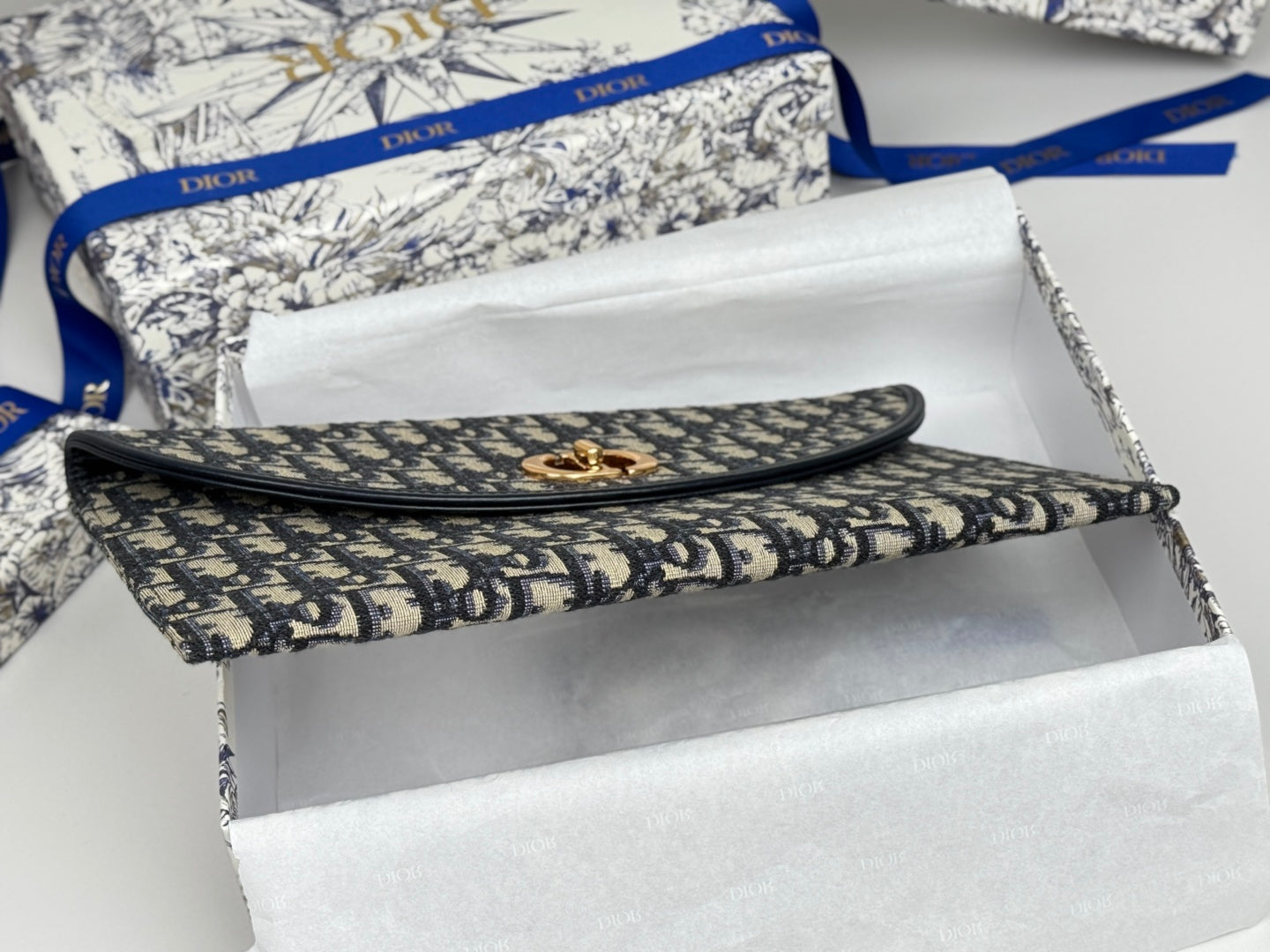 DIOR 25S 30 MONTAIGNE AVENUE POUCH WITH FLAP 30 IN BLUE  OBLIQUE JACQUARD