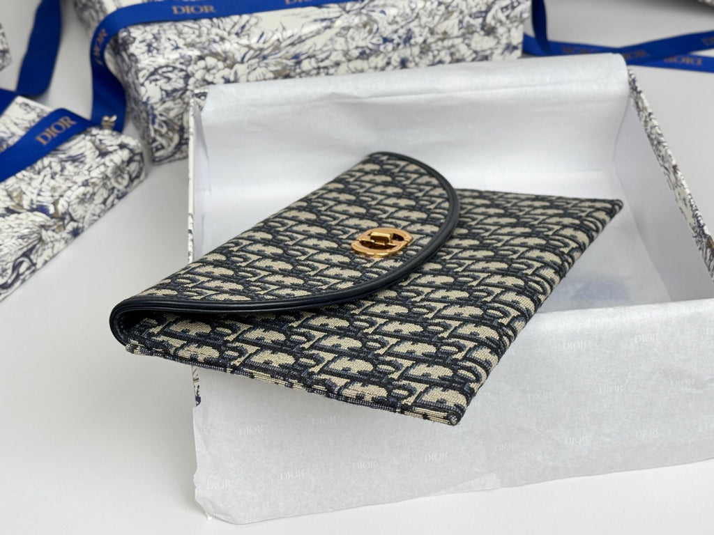DIOR 25S 30 MONTAIGNE AVENUE POUCH WITH FLAP 30 IN BLUE  OBLIQUE JACQUARD