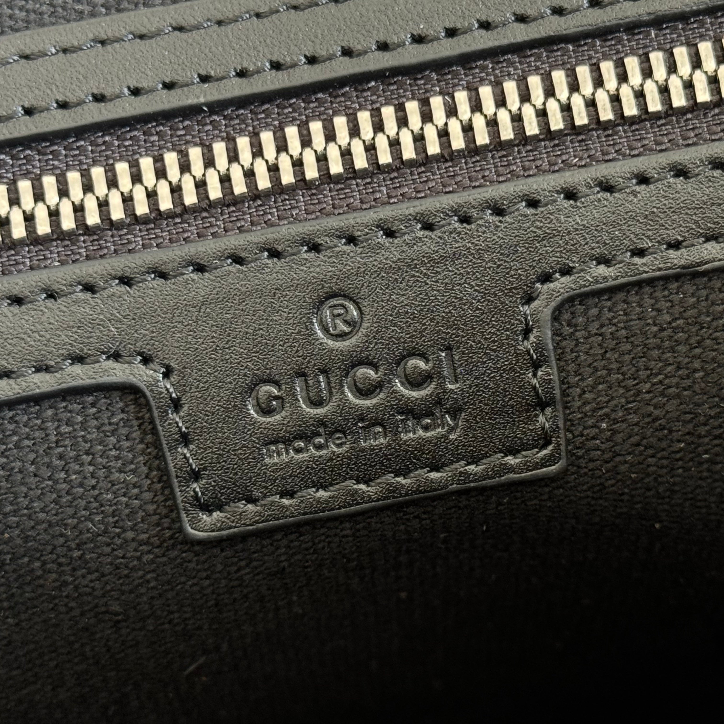 GUCCI 26S CROSSBODY BAG 33 IN BLACK EMBOSSED CALFSKIN
