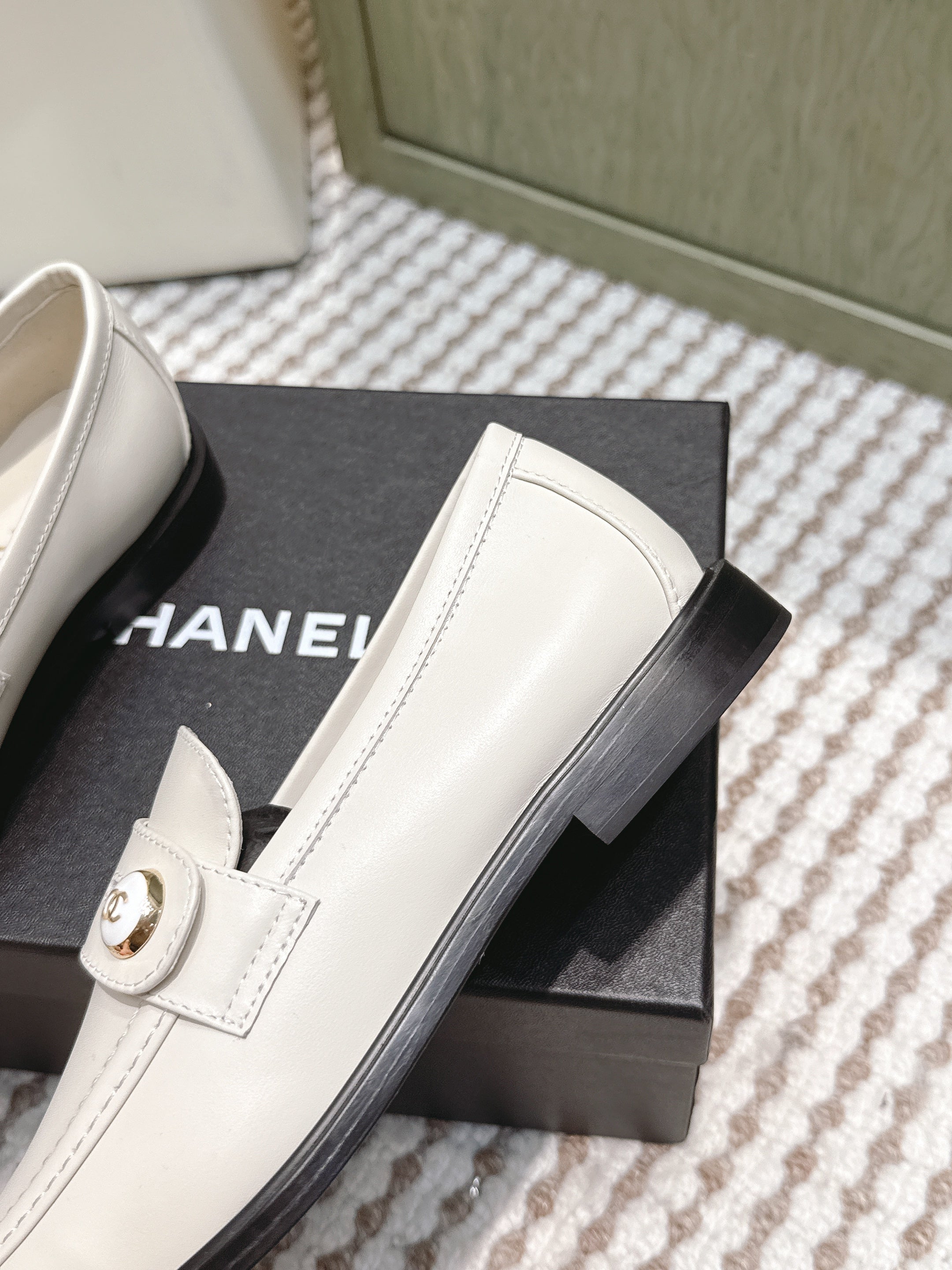 CHANEL 25S GODDESS FLAT LOAFERS IN WHITE CALFSKIN GOLD HARDWARE