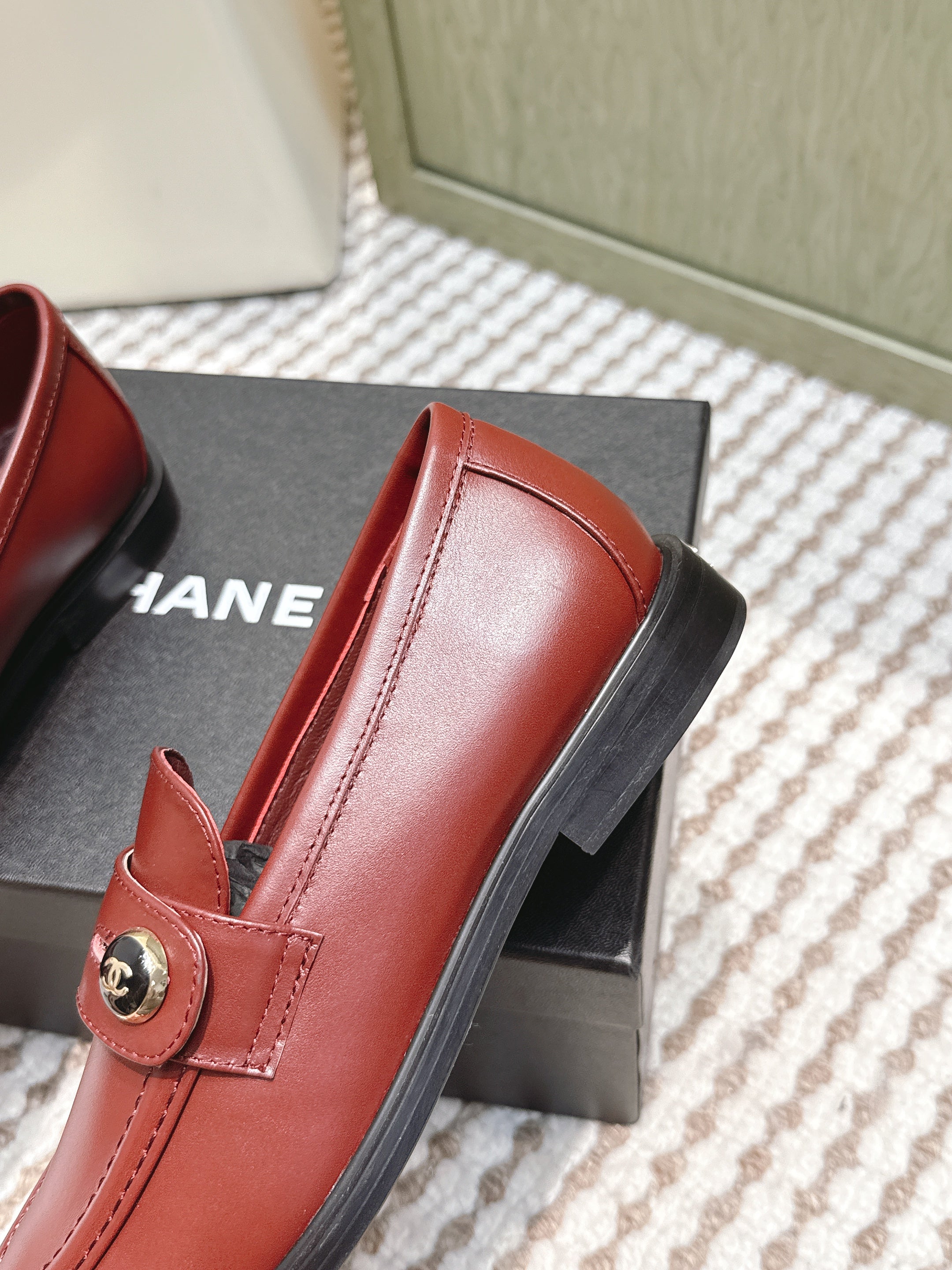 CHANEL 25S GODDESS FLAT LOAFERS IN DARK RED CALFSKIN GOLD HARDWARE