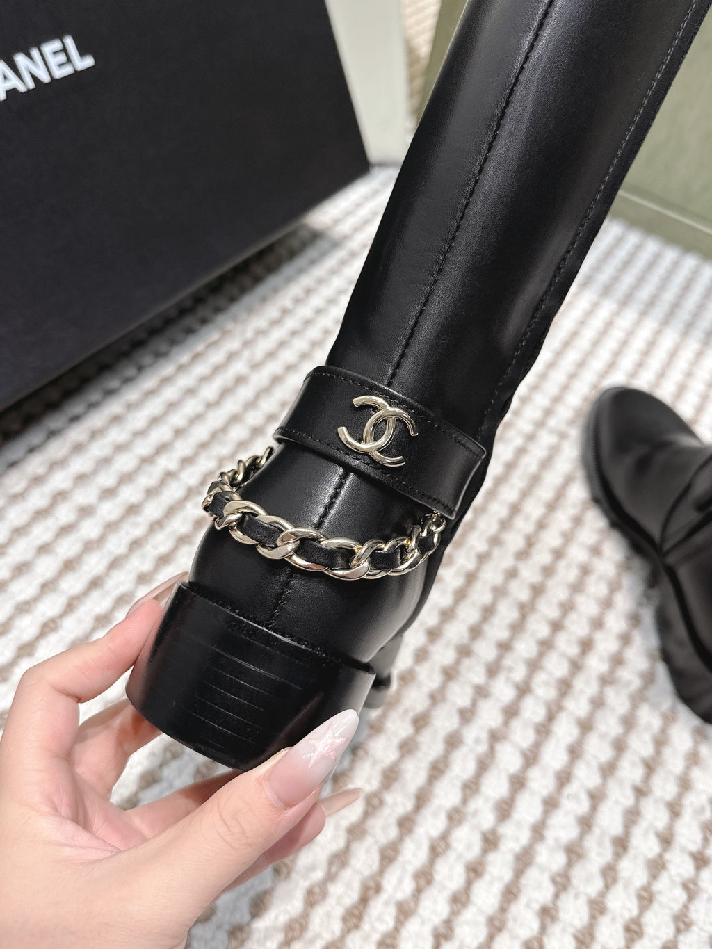 CHANEL 25S MID-CALF BOOTS IN BLACK CALFSKIN WITH ROUND TOE AND ZIPPER