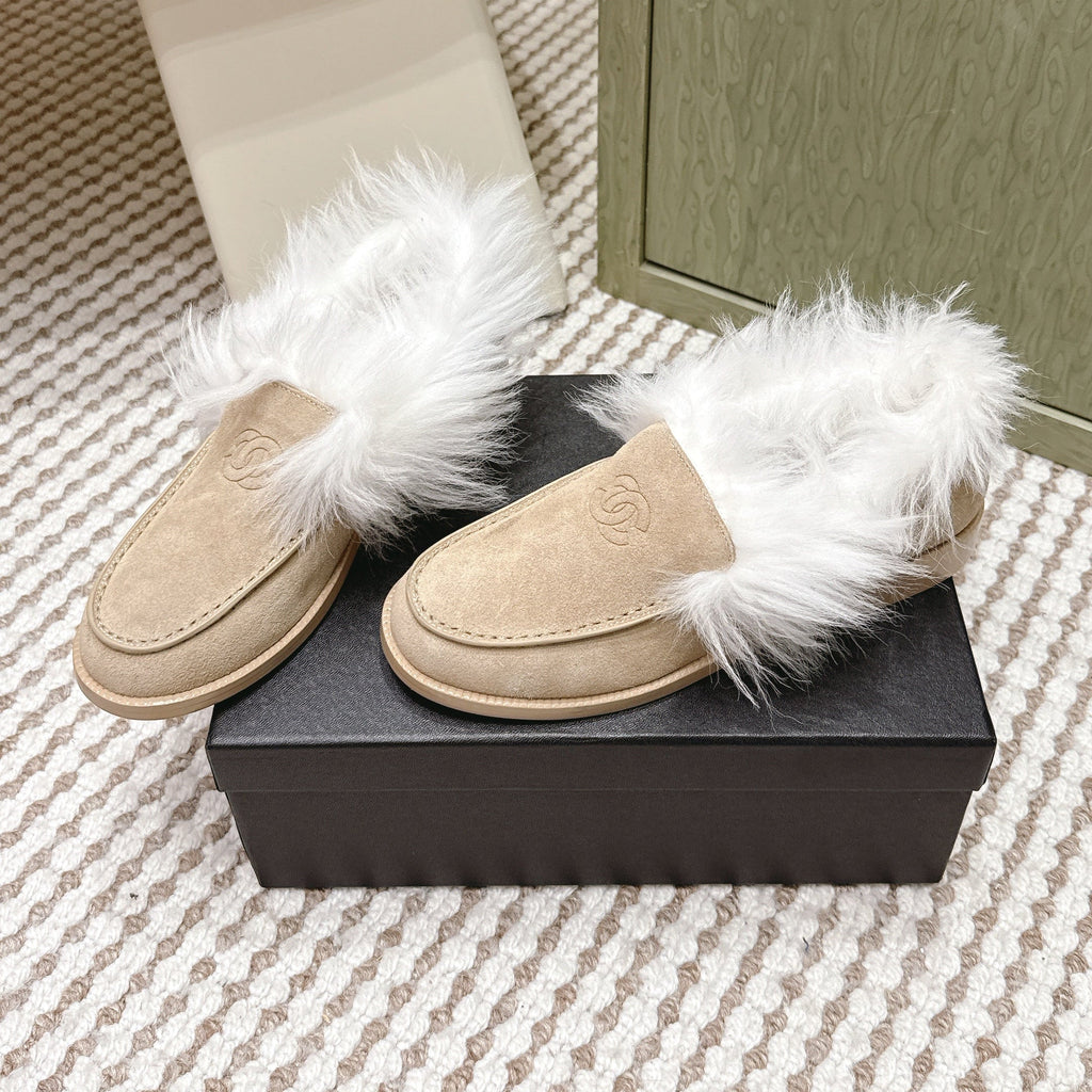 CHANEL 25S LOAFERS MOASIN IN BEIGE SUEDE WITH WHITE MINK FUR LINING