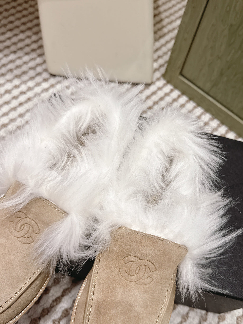 CHANEL 25S LOAFERS MOASIN IN BEIGE SUEDE WITH WHITE MINK FUR LINING